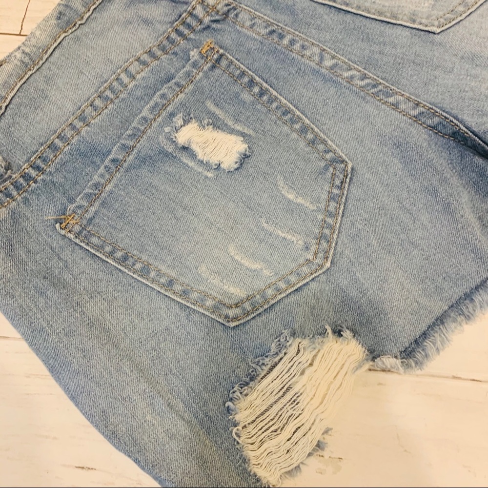 Forever 21 destroyed jean shorts light denim 26 - Picture 5 of 6